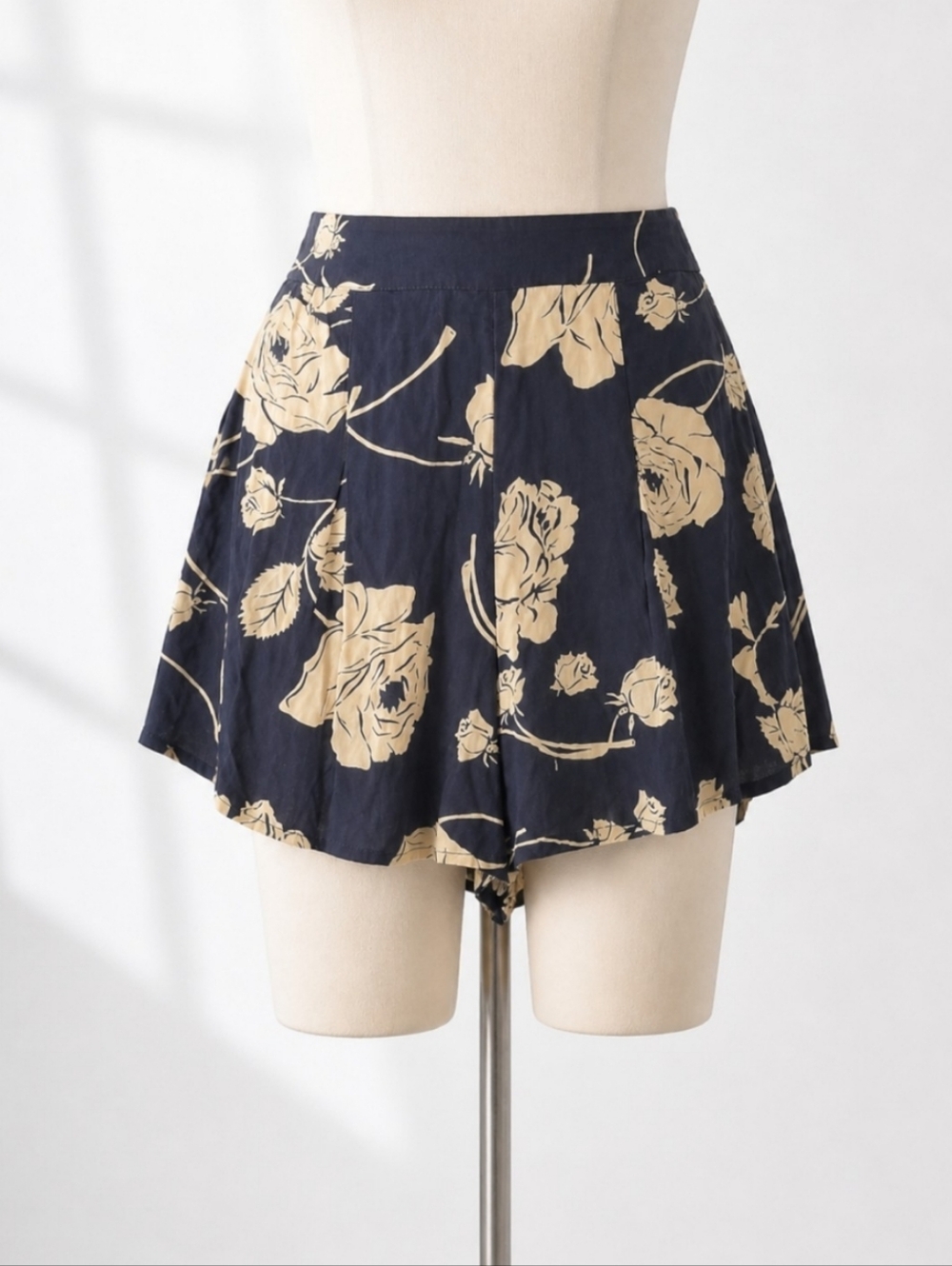 AMUSE Society Viscose Shorts